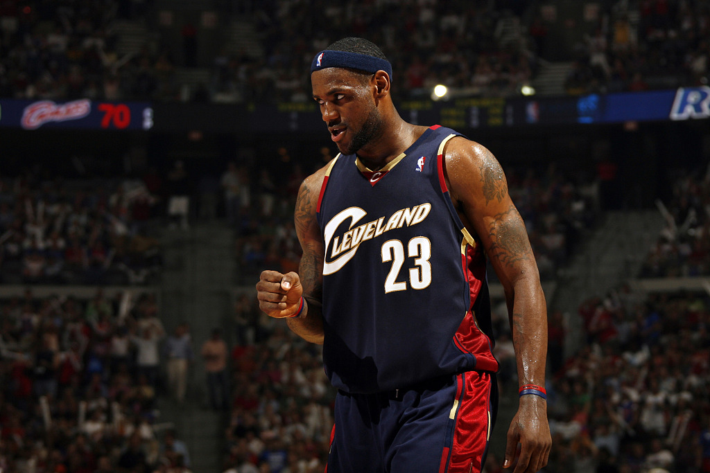 骑士正联系詹姆斯回归完成退役巡演，勇士同样表达兴趣