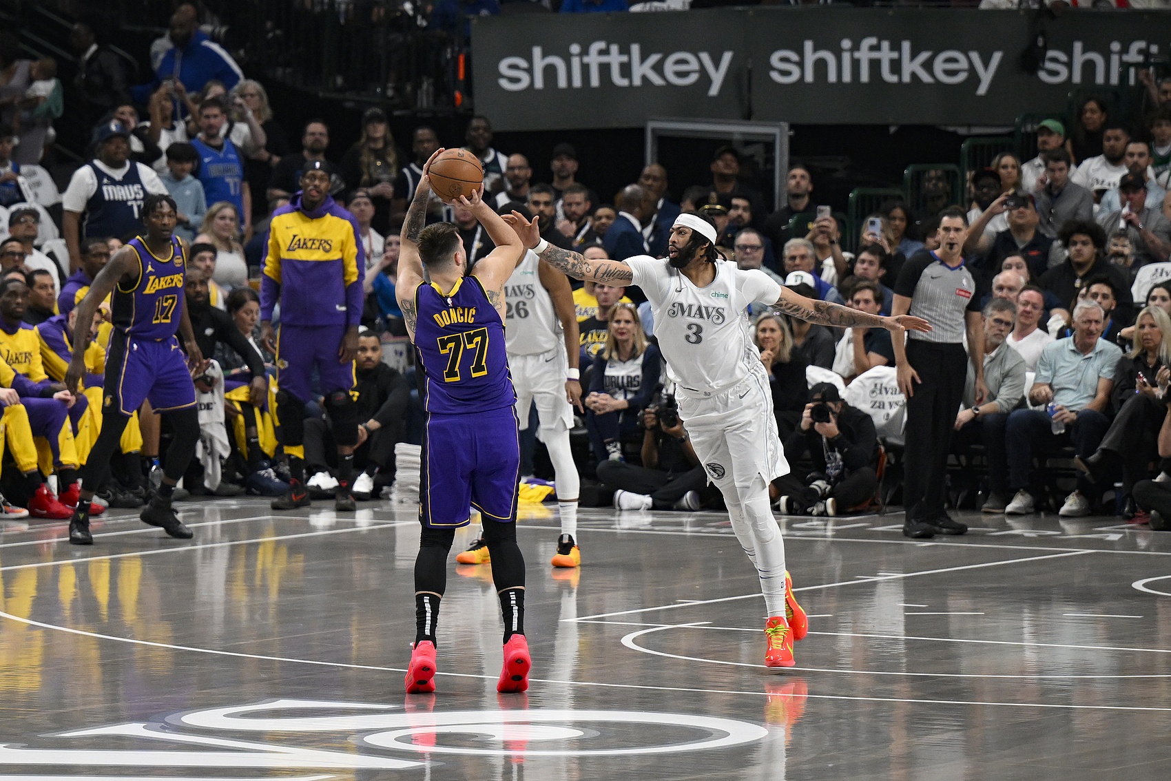 东契奇加盟已9个月，球迷反感情绪愈演愈烈