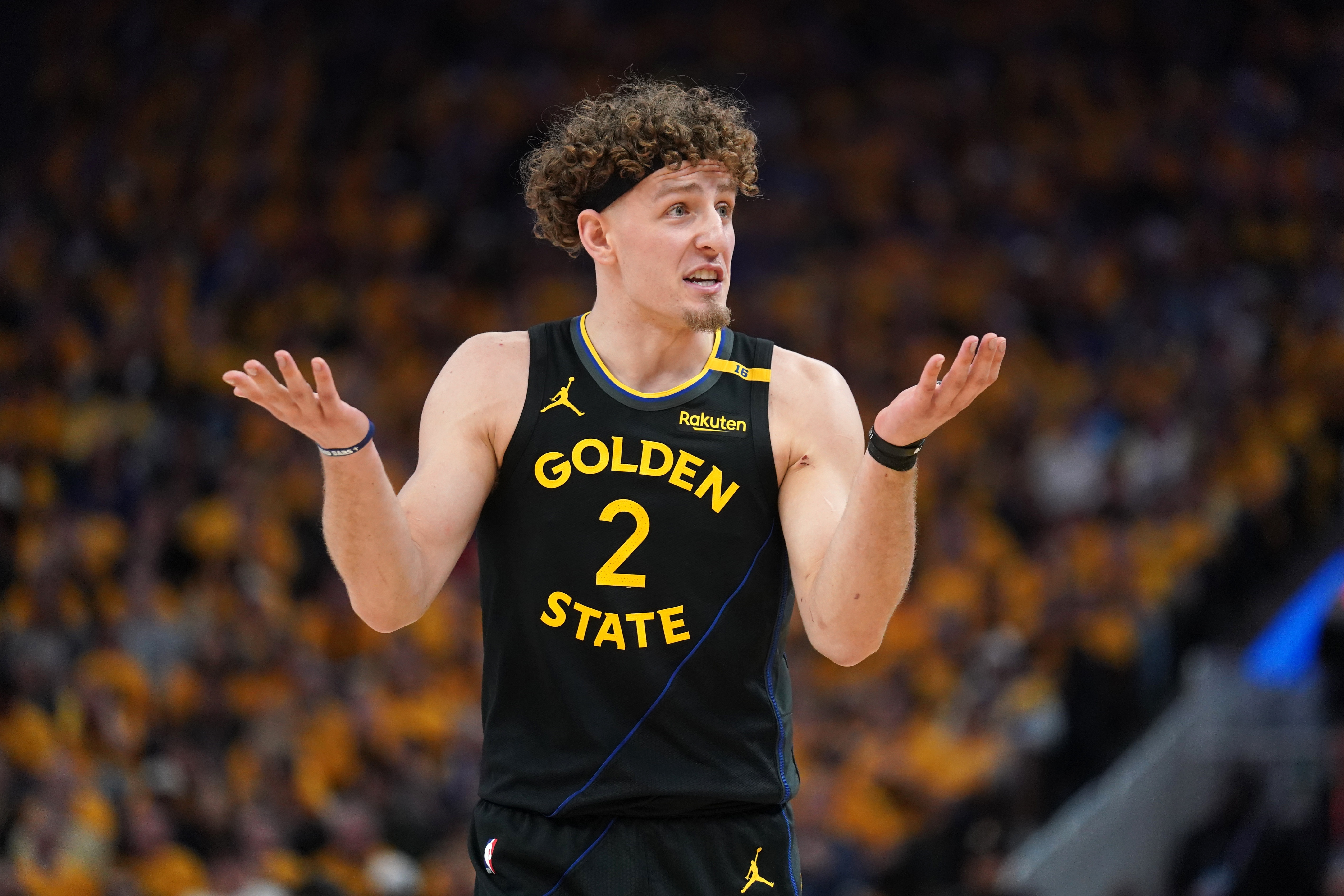 篮板拼劲十足！波杰姆14分6篮板频抢队友板，5分展现铁血本色