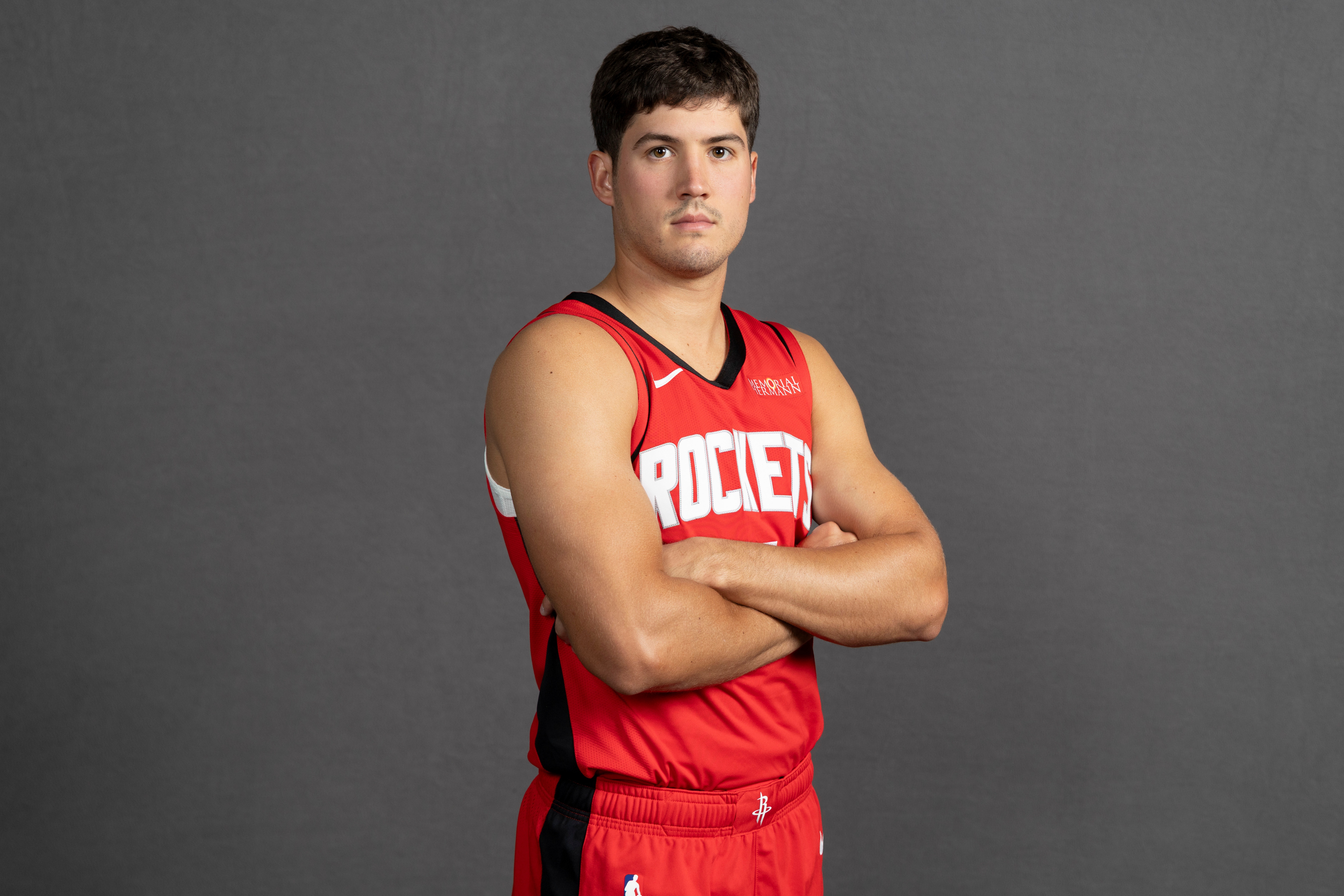 谢泼德赛季前九战三分命中率47.9%，与奇才乔治并列U21球员历史最高