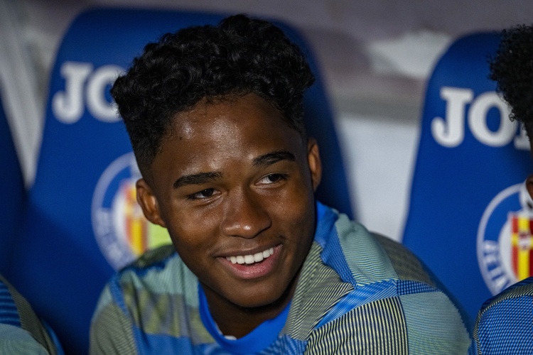 尽管英超队追求恩德里克，球员本人更偏向选择里昂