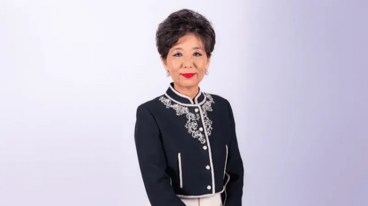 里昂老板辞去董事会职位，蜜雪儿-康出任新任主席
