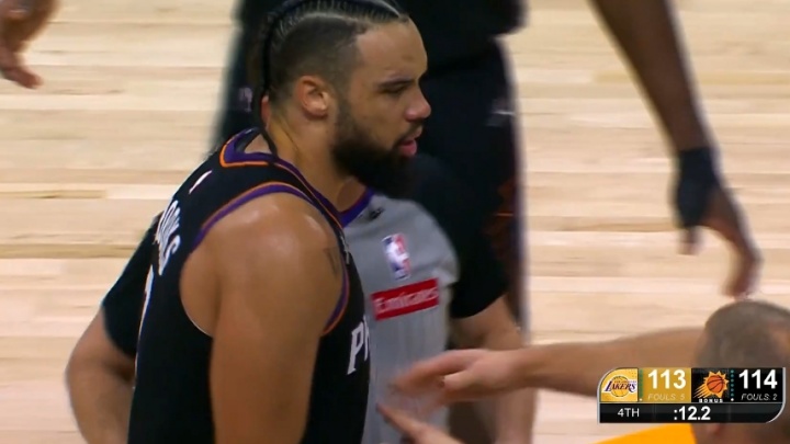 斯玛特终场奇葩上篮遭封盖，狄龙三分被詹姆斯撞倒仍稳稳命中