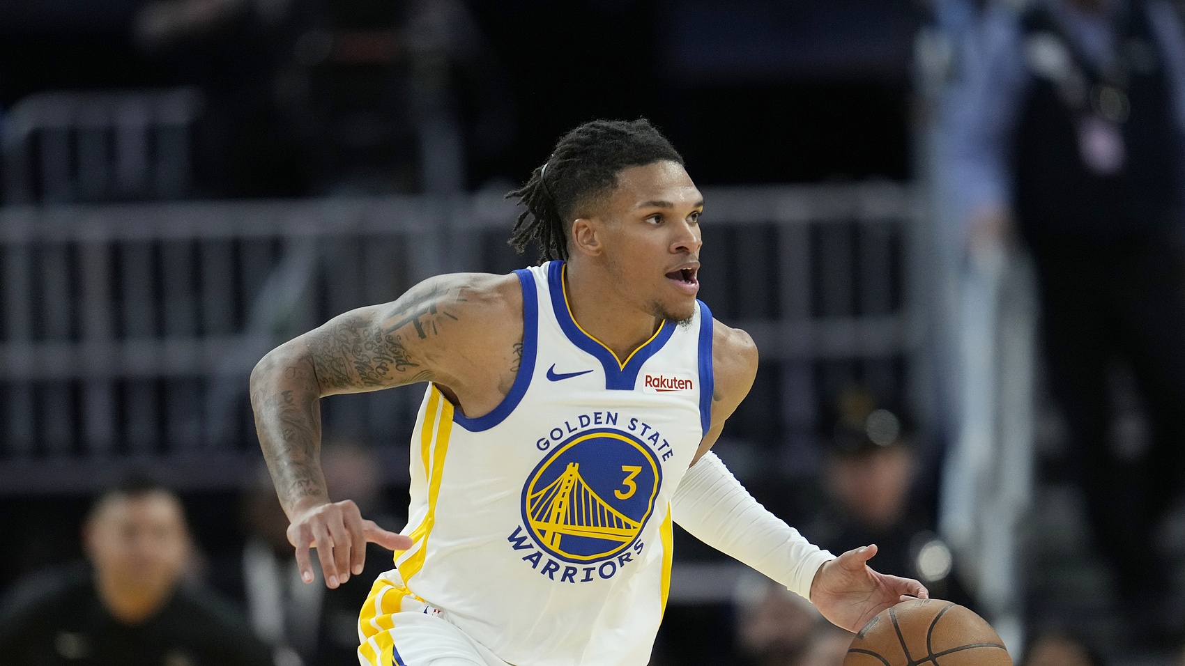 理查德半场爆发斩获12分5板，此前连续三场因资历未上场，打科尔脸！