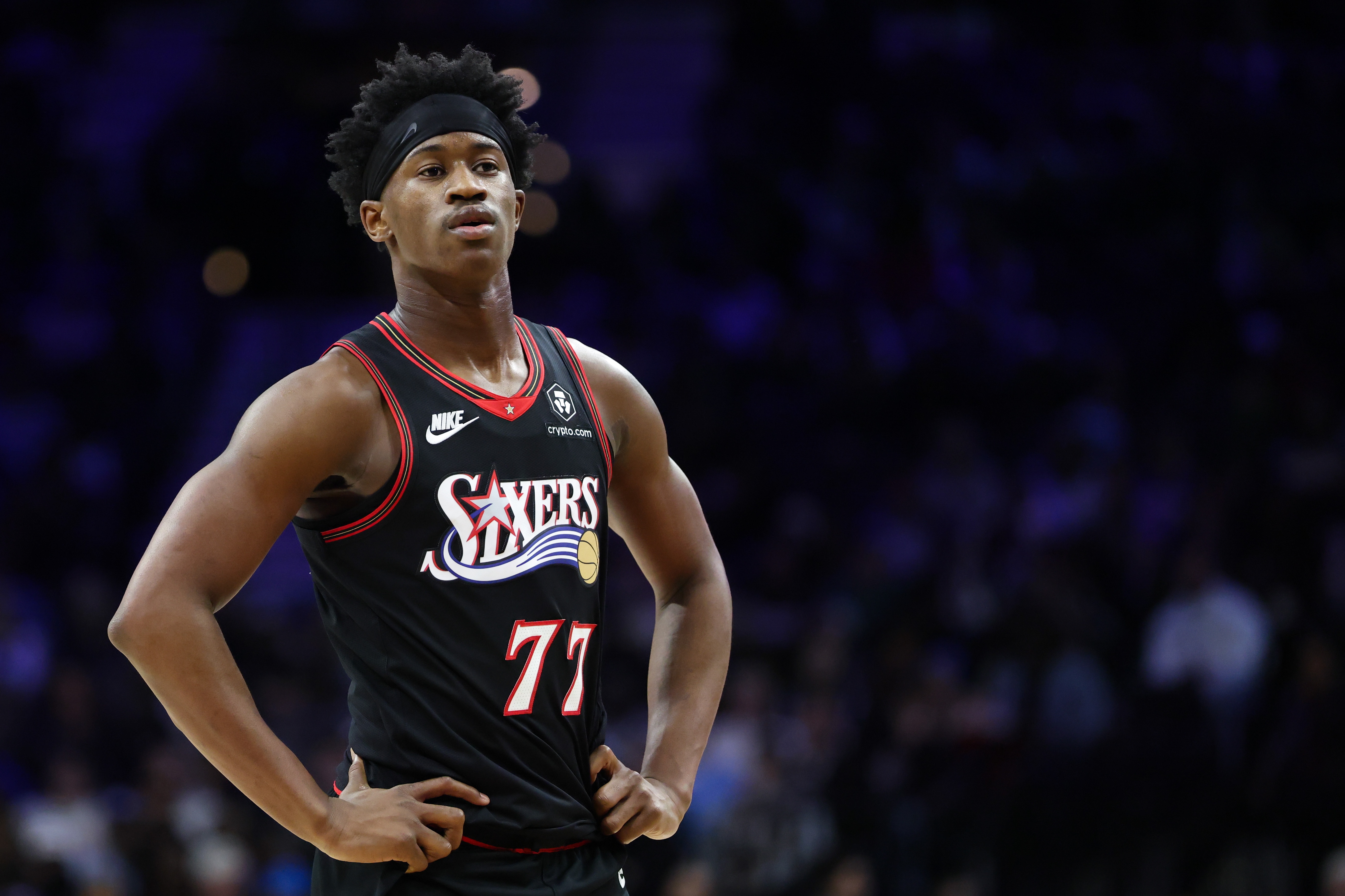 球队基石！埃奇库姆强悍防守布伦森 关键时刻力挽狂澜 斩获23分3篮板4助攻2抢断