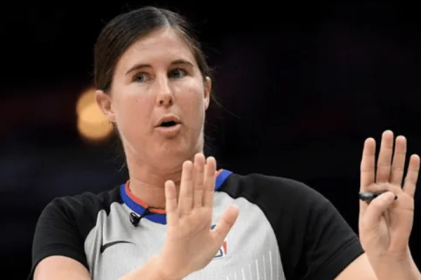 骑士队泰·杰罗姆因批评裁判，被NBA罚款25000美元